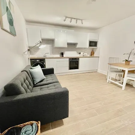 Bright & Stylish 公寓