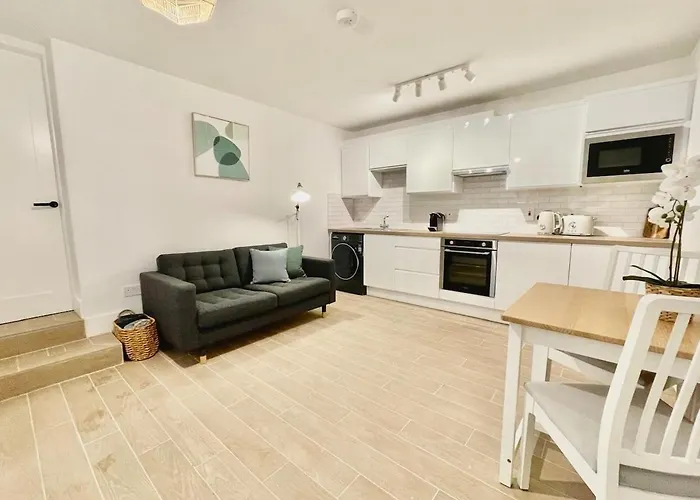 Апартаменты Bright & Stylish